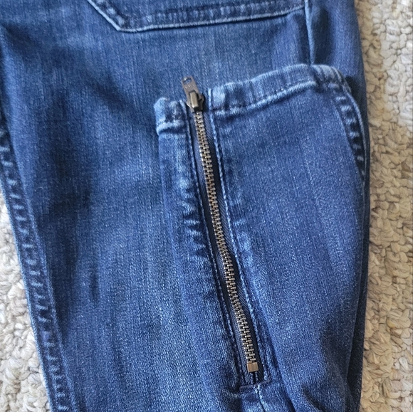 Anthropologie jeans with pockets and zippered bottoms high rise!! - Picture 5 of 5